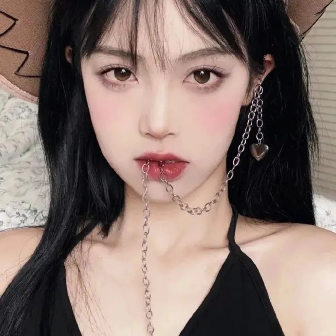 一觉醒来，我和死对头结婚